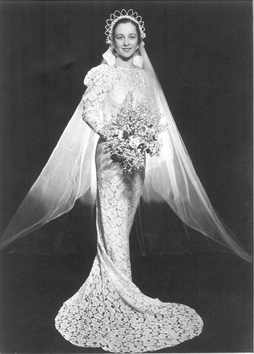 Dee's mom in wedding gown